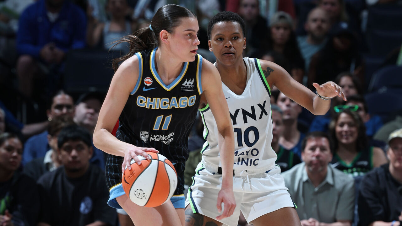 MINNEAPOLIS, MN - MAY 17: Gabriela Jaquez #11 of the Chicago Sky drives to the basket during the game against the Minnesota Lynx on May 17, 2026 at Target Center in Minneapolis, Minnesota. Mandatory Copyright Notice: Copyright 2026 NBAE