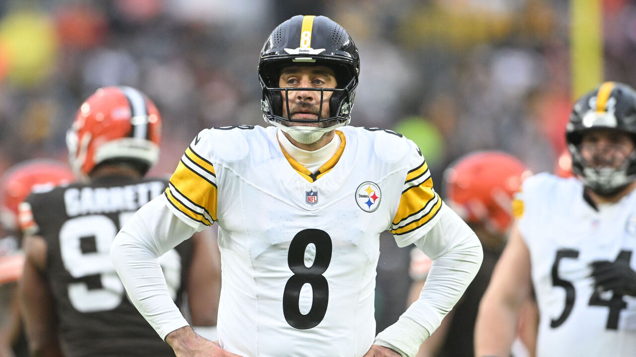 CLEVELAND, OHIO - DECEMBER 28: Aaron Rodgers #8 of the Pittsburgh Steelers reacts during the first quarter against the Cleveland Browns at Huntington Bank Field on December 28, 2025 in Cleveland, Ohio.