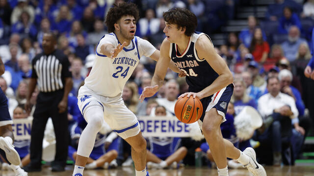 NASHVILLE, TENNESSEE - DECEMBER 05: Braden Huff #34 of the Gonzaga Bulldogs defended by Malachi Moreno #24 of the Kentucky Wildcats during the first half of the Music City Madness game at Bridgestone Arena on December 05, 2025 in Nashville, Tennessee.