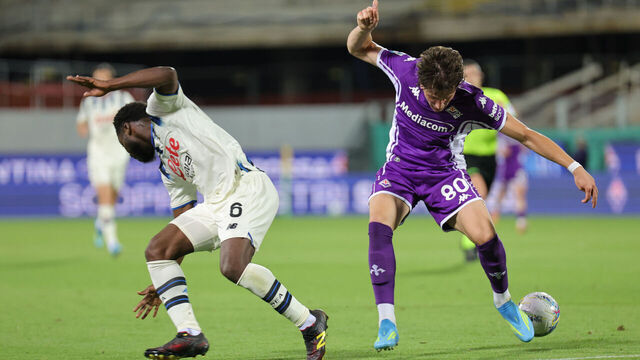 Giovanni Fabbian of ACF Fiorentina and Yunus Musah of Atalanta,battle for the ball during the Italian Serie A football match between ACF Fiorentina and Atalanta, on May 22 ,2026 at the Artemio-Franchi stadium in Florence.