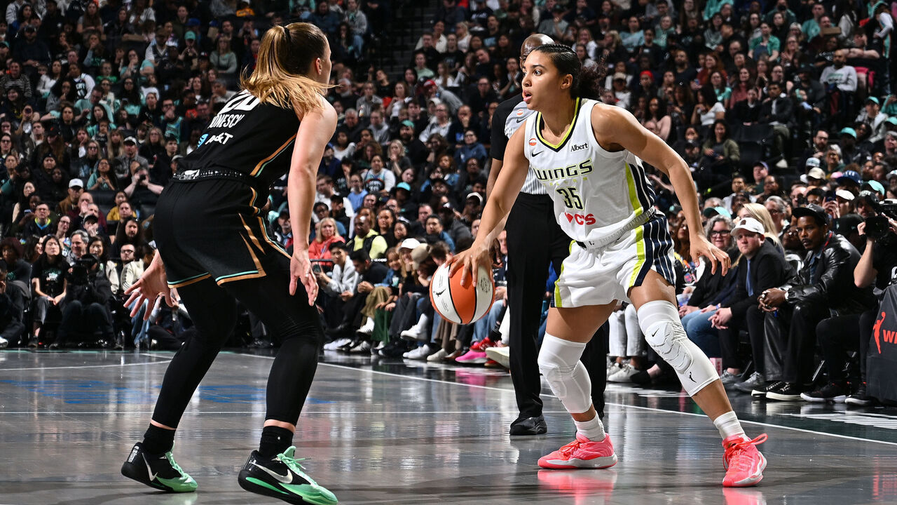 BROOKLYN, NY - MAY 24: Azzi Fudd #35 of the Dallas Wings handles the ball during the game against the New York Liberty on May 24, 2026 at Barclays Center Arena in Brooklyn, New York. Mandatory Copyright Notice: Copyright 2026 NBAE