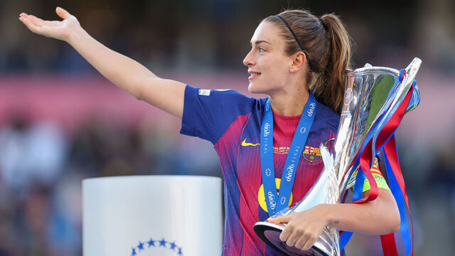 OSLO, NORWAY - MAY 23: Alexia Putellas of FC Barcelona holds the UEFA Women's Champions League trophy following the team's victory the during the UEFA Women's Champions League Final 2026 match between FC Barcelona and OL Lyonnes at Ullevaal Stadion on May 23, 2026 in Oslo, Norway.