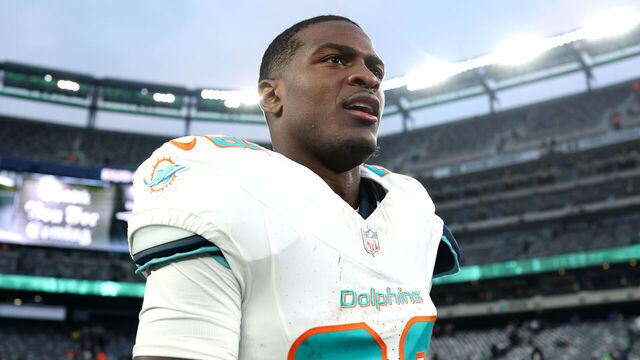 EAST RUTHERFORD, NEW JERSEY - DECEMBER 07: De'Von Achane #28 of the Miami Dolphins looks on after the NFL 2025 game against the New York Jetsat MetLife Stadium on December 07, 2025 in East Rutherford, New Jersey.""