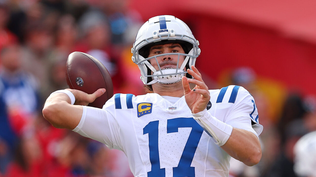 KANSAS CITY, MISSOURI - NOVEMBER 23: Daniel Jones #17 of the Indianapolis Colts warms up prior to the game against the Kansas City Chiefs at Arrowhead Stadium on November 23, 2025 in Kansas City, Missouri.