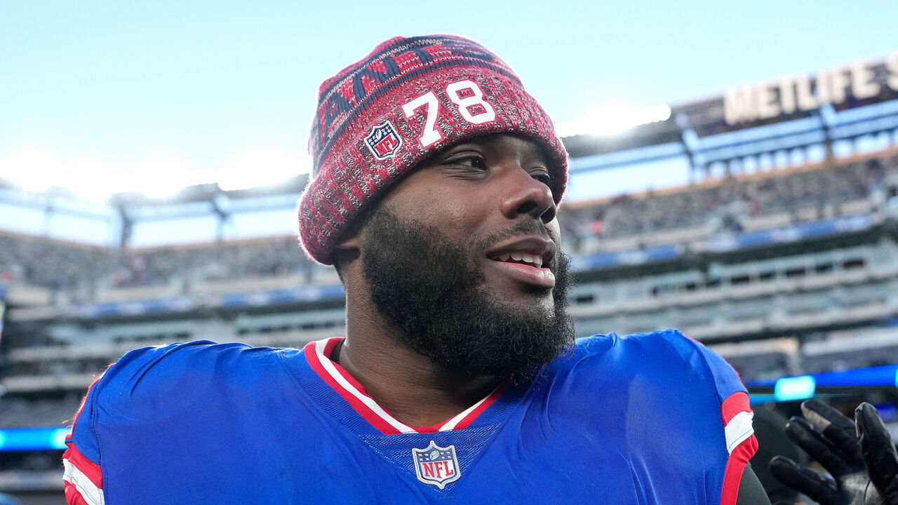 EAST RUTHERFORD, NEW JERSEY - DECEMBER 14: Andrew Thomas #78 of the New York Giants reacts after his team's 29-21 loss against the Washington Commanders at MetLife Stadium on December 14, 2025 in East Rutherford, New Jersey.