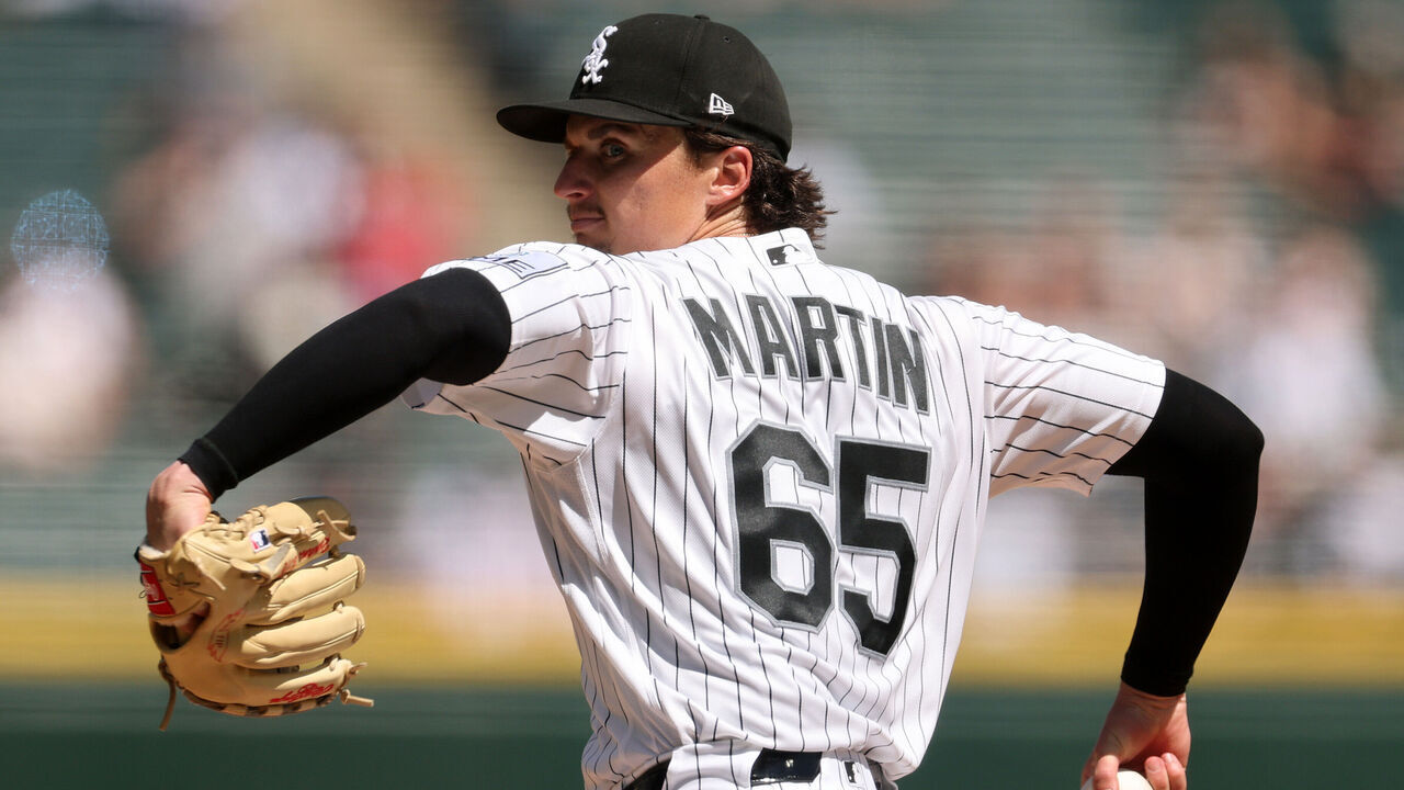 CHICAGO, ILLINOIS - MAY 28: Davis Martin #65 of the Chicago White Sox delivers a pitch against the Minnesota Twins during the sixth inning at Rate Field on May 28, 2026 in Chicago, Illinois.