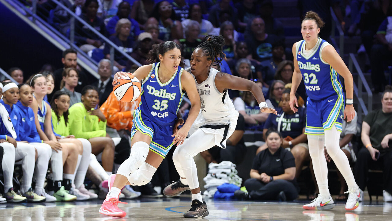 ARLINGTON, TX - MAY 28: Azzi Fudd #35 of the Dallas Wings handles the ball during the game against the Las Vegas Aces on May 28, 2026 at the College Park Center in Arlington, TX. Mandatory Copyright Notice: Copyright 2026 NBAE