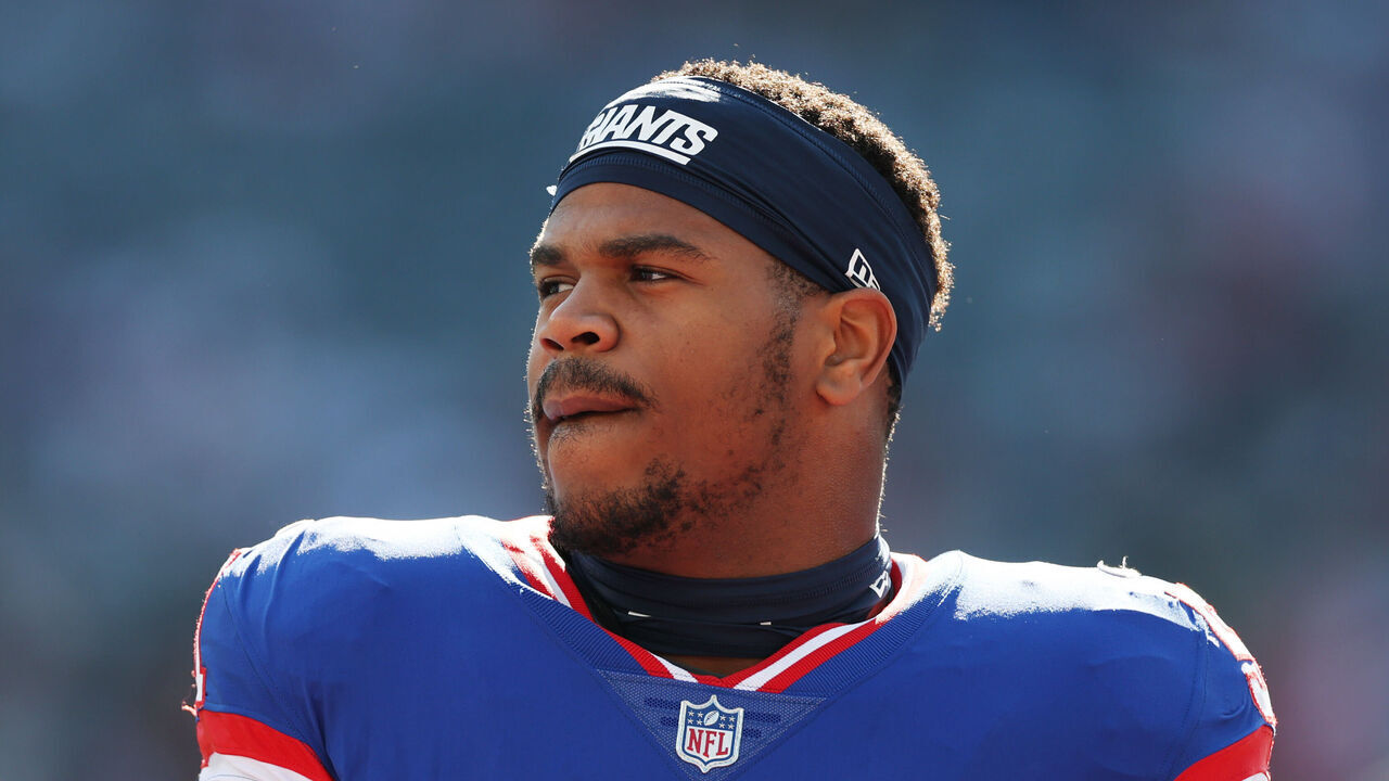 EAST RUTHERFORD, NEW JERSEY - NOVEMBER 02: Abdul Carter #51 of the New York Giants warms up against the San Francisco 49ers before the game at MetLife Stadium on November 02, 2025 in East Rutherford, New Jersey.