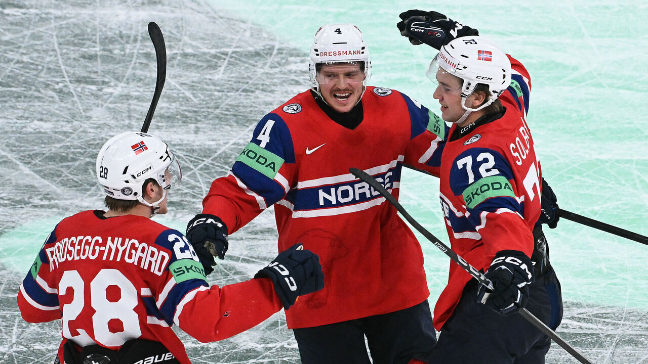 Norway's defender #72 Stian Solberg (R) celebrates with teammates after scoring his team's second goal during the IIHF Ice Hockey Men's World Championship bronze medal match between Canada and Norway at the Swiss Life Arena in Zurich on May 31, 2026.