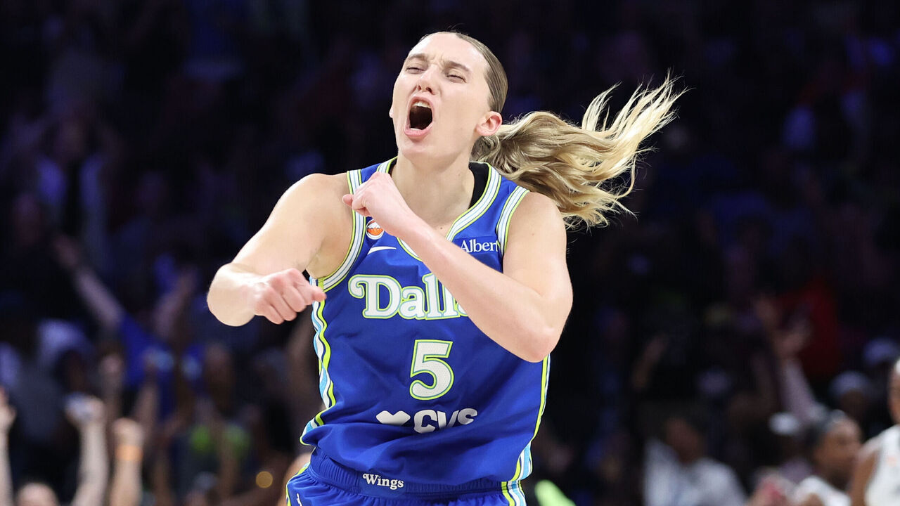 ARLINGTON, TX - MAY 28: Paige Bueckers #5 of the Dallas Wings celebrates during the game against the Las Vegas Aces on May 28, 2026 at the College Park Center in Arlington, TX. Mandatory Copyright Notice: Copyright 2026 NBAE