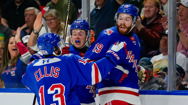KELOWNA, CANADA - MAY 31: Luke Ellinas #19 of the Kitchener Rangers is congratulated after scoring a goal against the Everett Silvertips during the first period of their 2026 Memorial Cup final game at Prospera Place on May 31, 2026 in Kelowna, British Columbia, Canada.