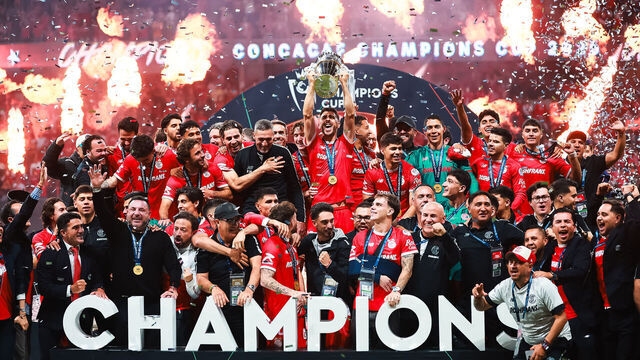 TOLUCA, MEXICO - MAY 30: Paulinho of Toluca lifts the Champion's trophy after winning the CONCACAF Champions Cup 2026 final match between Toluca and Tigres UANL at Nemesio Diez Stadium on May 30, 2026 in Toluca, Mexico.