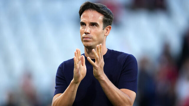 MADRID, SPAIN - MAY 11: Inigo Perez, Head Coach of Rayo Vallecano, applauds the fans prior to the LaLiga EA Sports match between Rayo Vallecano de Madrid and Girona FC at Estadio de Vallecas on May 11, 2026 in Madrid, Spain.