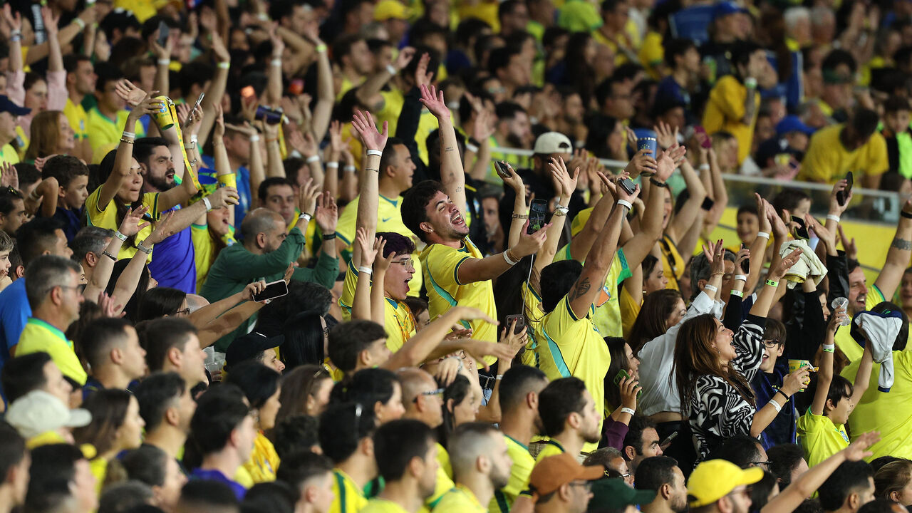 RIO DE JANEIRO, BRAZIL - MAY 31: Fans of Brazil cheer during the international friendly match between Brazil and Panama at Maracana Stadium on May 31, 2026 in Rio de Janeiro, Brazil.