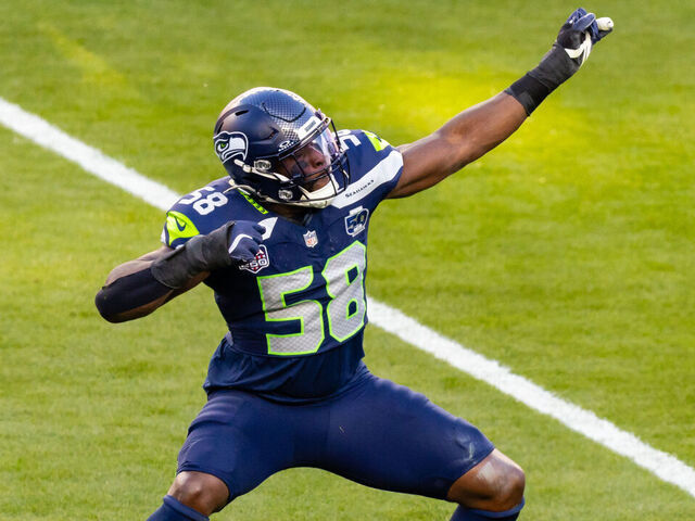 Seahawks, Hall agree to 3-year, $42M extension