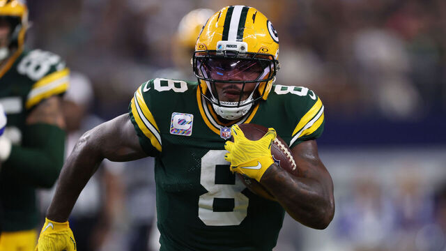 ARLINGTON, TEXAS - SEPTEMBER 28: Josh Jacobs #8 of the Green Bay Packers runs with the ball during the second half against the Dallas Cowboys at AT&T Stadium on September 28, 2025 in Arlington, Texas.