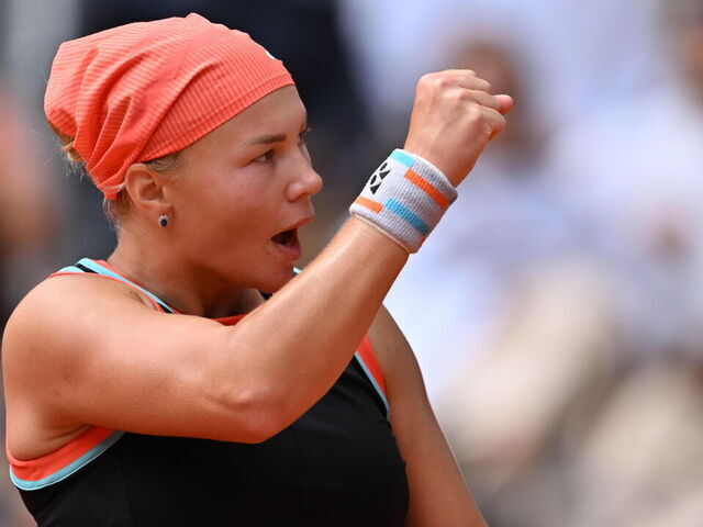 Shnaider stuns Sabalenka to march into French Open semifina…