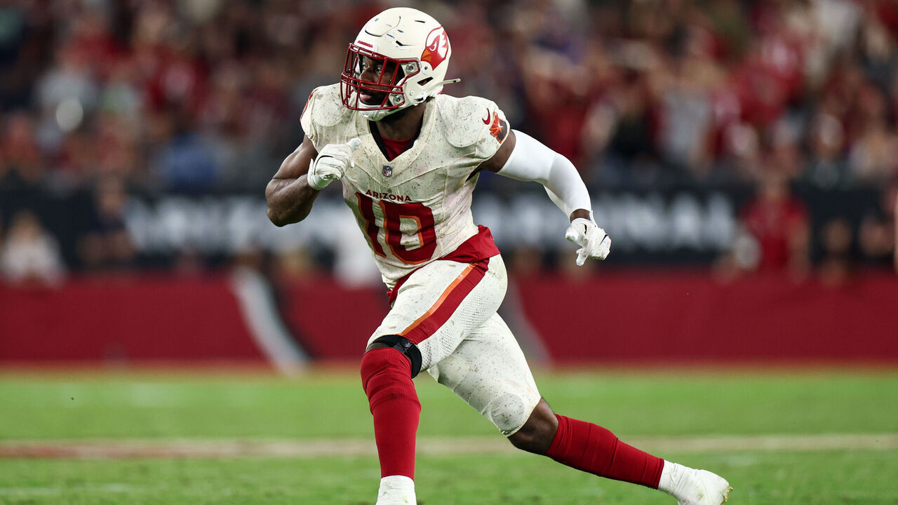 GLENDALE, ARIZONA - SEPTEMBER 25: Josh Sweat #10 of the Arizona Cardinals runs downfield during an NFL football game against the Seattle Seahawks at State Farm Stadium on September 25, 2025 in Glendale, Arizona.