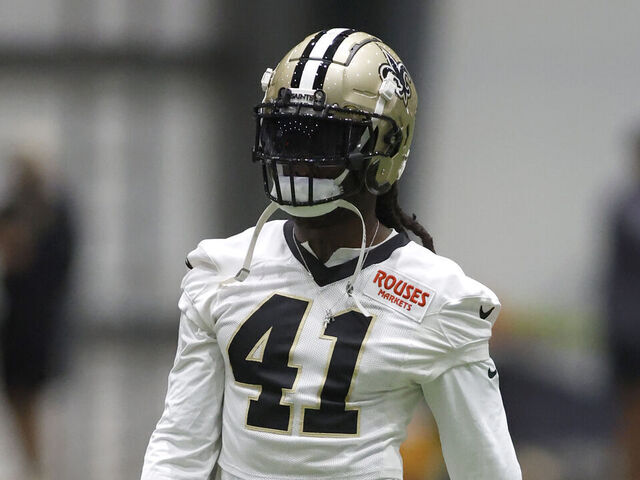 Kamara makes surprise appearance at Saints workout as | theScore