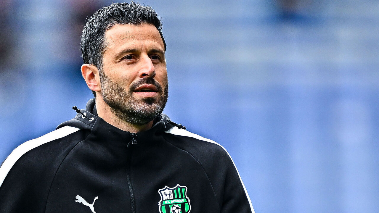 GENOA, ITALY - APRIL 12: Fabio Grosso, head coach of Sassuolo, looks on prior to kick-off in the Serie A match between Genoa CFC and US Sassuolo Calcio at Luigi Ferraris Stadium on April 12, 2026 in Genoa, Italy.