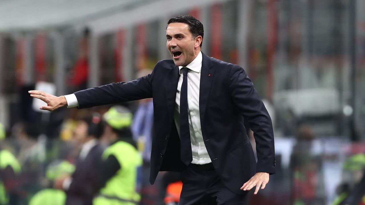 MILAN, ITALY - MAY 10: Atalanta BC coach Raffaele Palladino reacts during the Serie A match between AC Milan and Atalanta BC at Giuseppe Meazza Stadium on May 10, 2026 in Milan, Italy.
