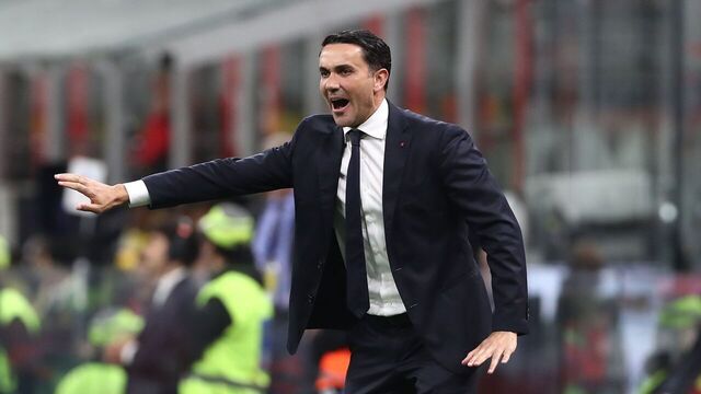 MILAN, ITALY - MAY 10: Atalanta BC coach Raffaele Palladino reacts during the Serie A match between AC Milan and Atalanta BC at Giuseppe Meazza Stadium on May 10, 2026 in Milan, Italy.