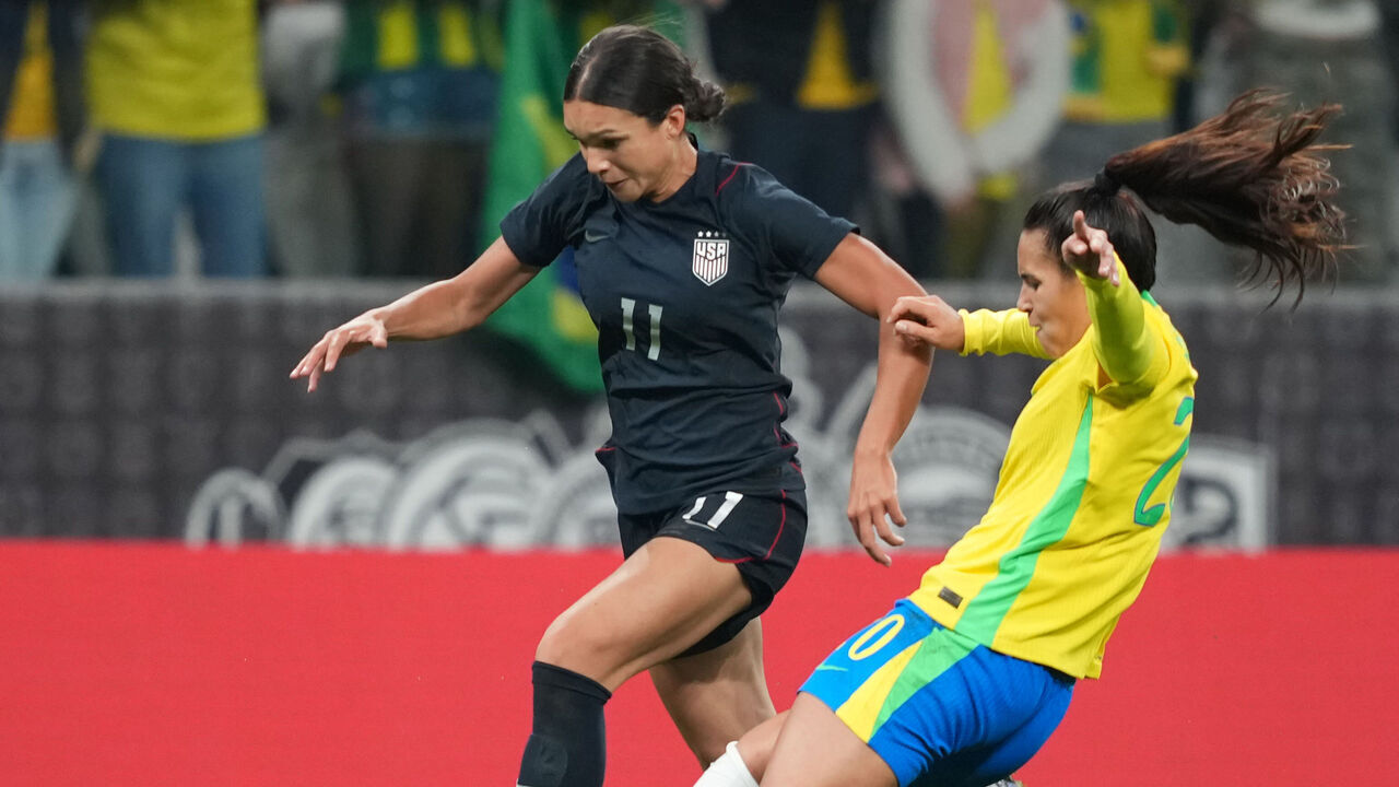 SAO PAULO, BRAZIL - JUNE 06: Sophia Wilson of United States is challenged by Mariza of Brazil during the international friendly match between Brazil and United States at Neo Quimica Arena on June 06, 2026 in Sao Paulo, Brazil.