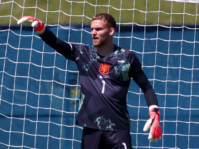 Netherlands' Verbruggen misses training due to hip injury | theScore