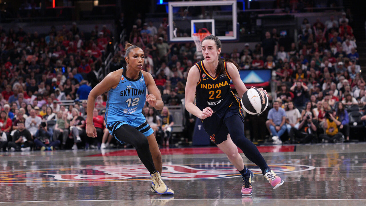 INDIANAPOLIS, IN - JUNE 11: Caitlin Clark #22 of the Indiana Fever drives to the basket during the game against the Chicago Sky on June 11, 2026 at Gainbridge Fieldhouse in Indianapolis, Indiana. Mandatory Copyright Notice: Copyright 2026 NBAE