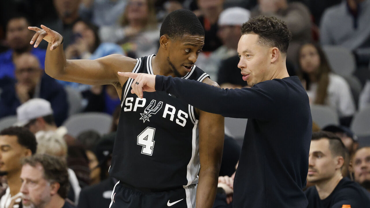 SAN ANTONIO, TX - NOVEMBER 18: De'Aaron Fox #4 of the San Antonio Spurs confers with head coach Mitch Johnson during the game against Memphis Grizzlies in the second half at Frost Bank Center on November 18, 2025 in San Antonio, Texas. NOTE TO USER: User expressly acknowledges and agrees that, by downloading and or using this photograph, User is consenting to terms and conditions of the Getty Images License Agreement.