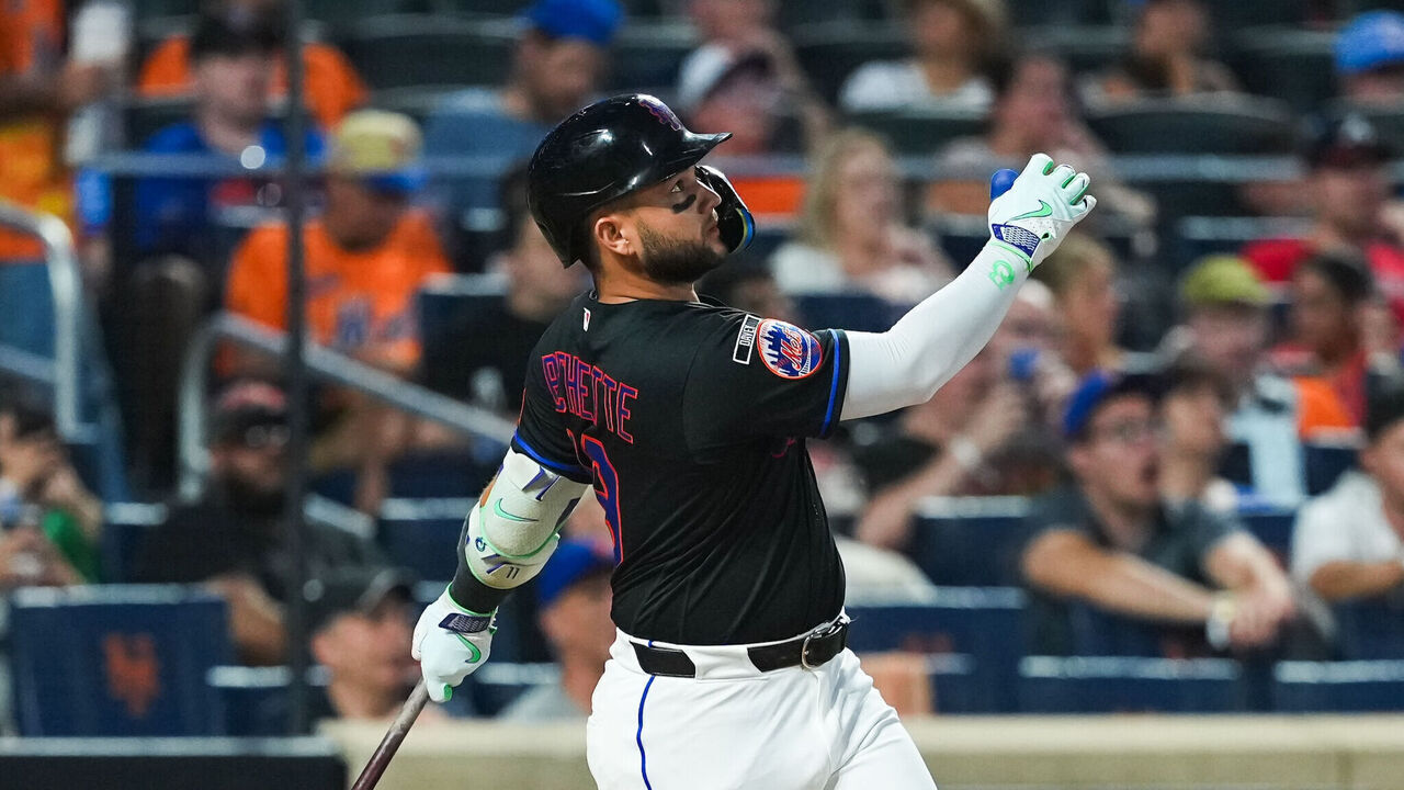 NEW YORK, NY - JUNE 12: Bo Bichette #19 of the New York Mets hits a solo home run in the first inning during the game between the Atlanta Braves and the New York Mets at Citi Field on Friday, June 12, 2026 in New York, New York.