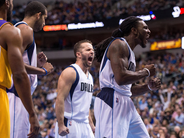 VIDEO: Mavericks score 7 points in 5.9 seconds, rout Lakers
