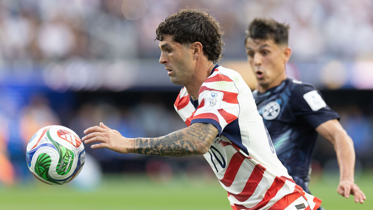 INGLEWOOD, CA - JUNE 12: Christian Pulisic #10 of the United States traps the ball during the FIFA World Cup 2026 Group D match between USA and Paraguay on June 12, 2026 at Los Angeles Stadium in Inglewood, CA.
