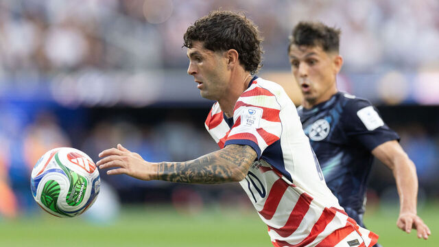 INGLEWOOD, CA - JUNE 12: Christian Pulisic #10 of the United States traps the ball during the FIFA World Cup 2026 Group D match between USA and Paraguay on June 12, 2026 at Los Angeles Stadium in Inglewood, CA.