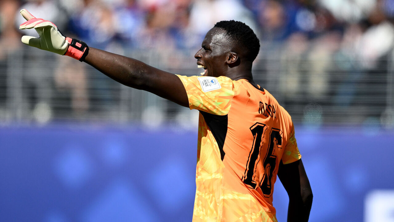 EAST RUTHERFORD, NEW JERSEY - JUNE 16: Edouard Mendy of Senegal gestures during the FIFA World Cup 2026 Group I match between France and Senegal at New York New Jersey Stadium on June 16, 2026 in East Rutherford, New Jersey.