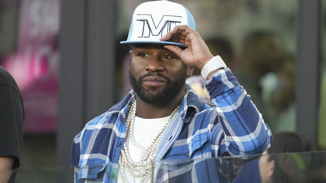 FORT LAUDERDALE, FL - AUGUST 30: former boxer Floyd Mayweather sits in the prime box seats during the game between Nashville SC and Inter Miami on Wednesday, August 30, 2023, DRV PNK Stadium, Fort Lauderdale, Fla.