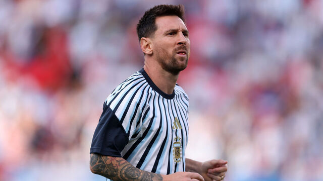 KANSAS CITY, MISSOURI - JUNE 16: Lionel Messi #10 of Argentina warms up before the FIFA World Cup 2026 Group J match between Argentina and Algeria at Kansas City Stadium on June 16, 2026 in Kansas City, Missouri.
