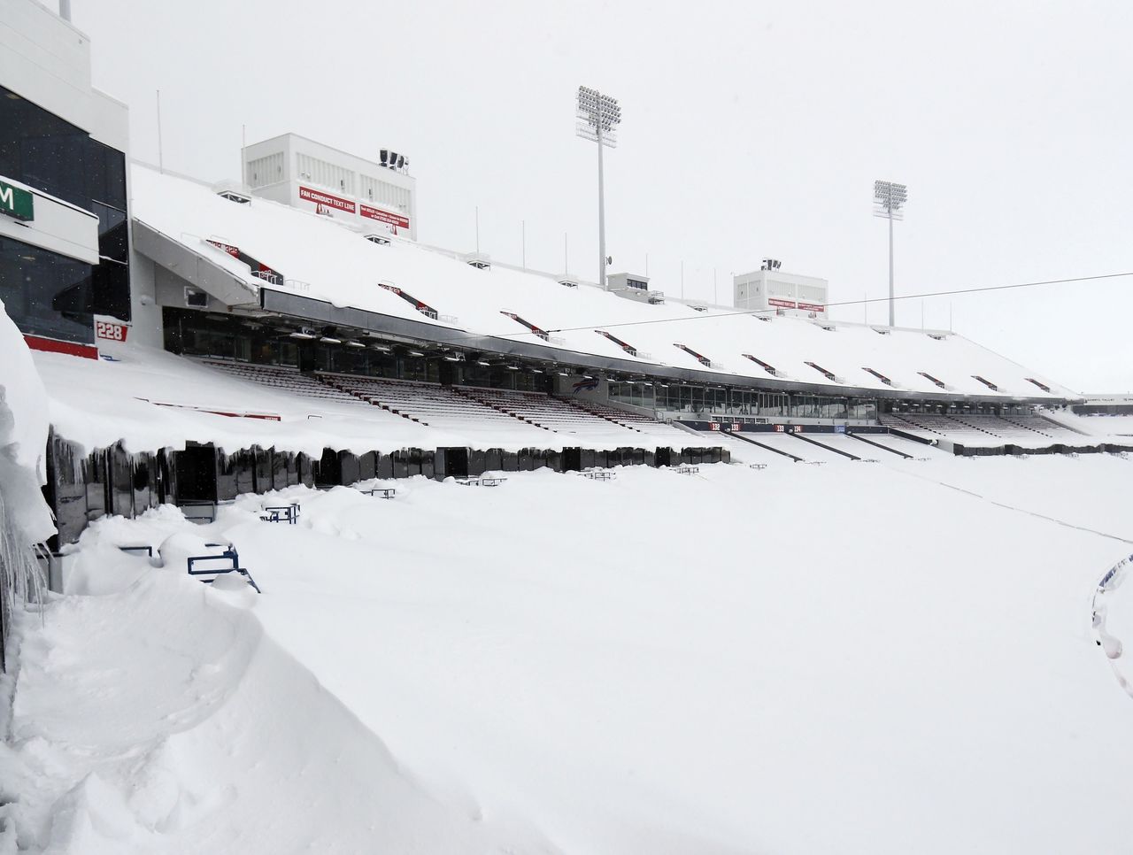 Free Jets-Bills tickets being scalped for $125 outside Ford Field