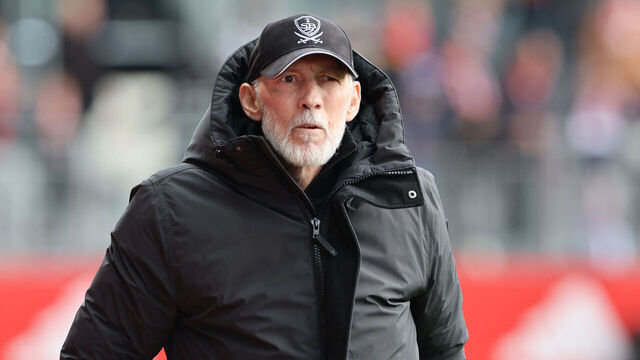 Brest's French head coach Eric Roy looks on prior to the French L1 football match between Stade Brestois 29 (Brest) and RC Strasbourg Alsace (RCSA) at the Francis-Le-Ble Stadium in Brest on May 13, 2026.