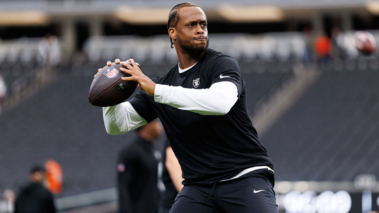 LAS VEGAS, NEVADA - DECEMBER 7: Geno Smith #7 of the Las Vegas Raiders warms up prior to an NFL football game against the Denver Broncos at Allegiant Stadium on December 07, 2025 in Las Vegas, Nevada.