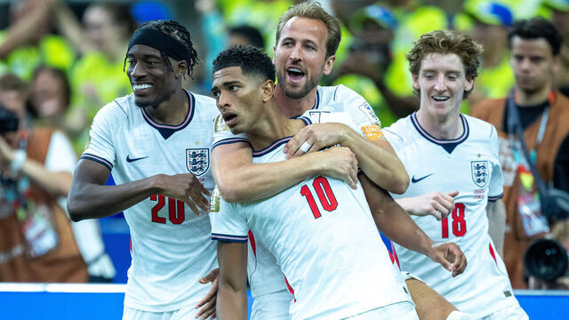 DALLAS, TEXAS - JUNE 17: Jude Bellingham of England celebrate with Harry Kane and Noni Madueke after scoring goal during the FIFA World Cup 2026 Group L match between England and Croatia at Dallas Stadium on June 17, 2026 in Dallas, United States.