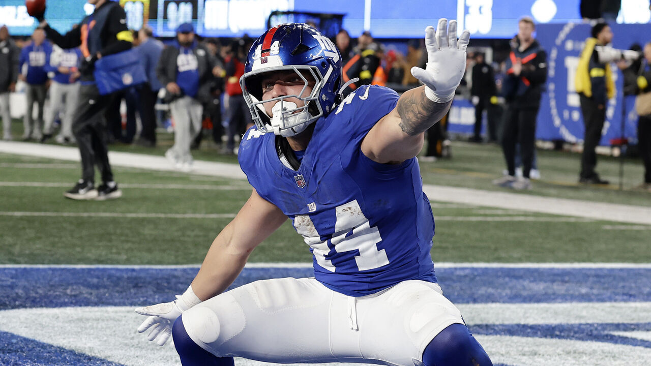 EAST RUTHERFORD, NEW JERSEY - OCTOBER 09: (NEW YORK DAILIES OUT) Cam Skattebo #44 of the New York Giants celebrates a touchdown against the Philadelphia Eagles at MetLife Stadium on October 09, 2025 in East Rutherford, New Jersey. The Giants defeated the Eagles 34-17.