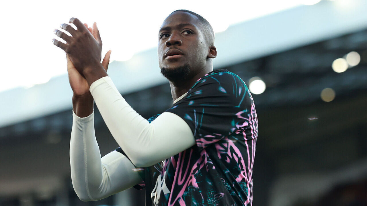 BIRMINGHAM, ENGLAND - MAY 15: (THE SUN OUT, THE SUN ON SUNDAY OUT) Ibrahima Konate of Liverpool acknowledges the fans as he warms up prior to the Premier League match between Aston Villa and Liverpool at Villa Park on May 15, 2026 in Birmingham, England.
