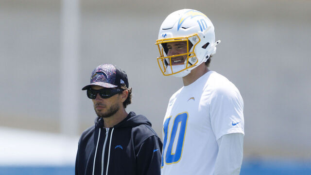 EL SEGUNDO, CALIFORNIA - JUNE 8: Mike McDaniels of the Los Angeles Chargers talks with Justin Herbert #10 of the Los Angeles Chargers during offseason organized team activities at The Bolt on June 8, 2026 in El Segundo, California.
