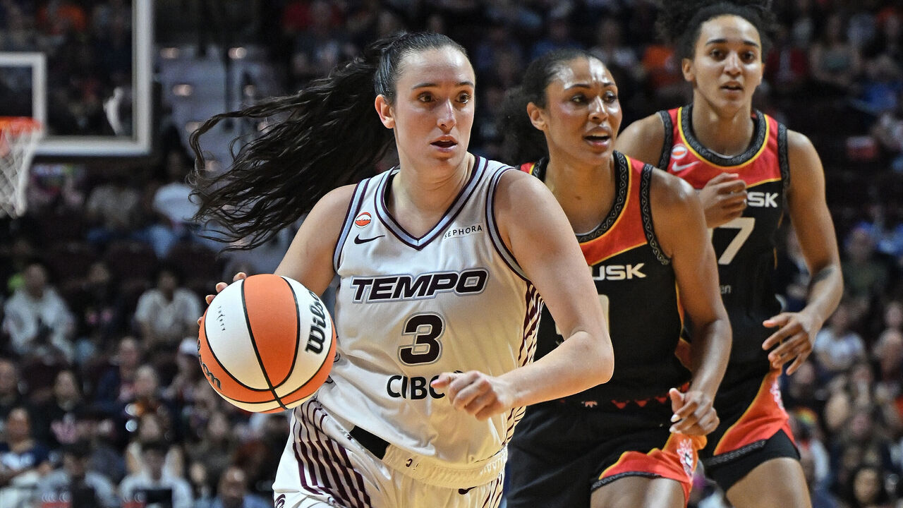 UNCASVILLE, CONNECTICUT - JUNE 19: Marina Mabrey #3 of the Toronto Tempo drives to the basket leaving Olivia Nelson-Ododa and Leila Lacan #47 of the Connecticut Sun behind in the fourth quarter at Mohegan Sun Arena on June 19, 2026 in Uncasville, Connecticut.