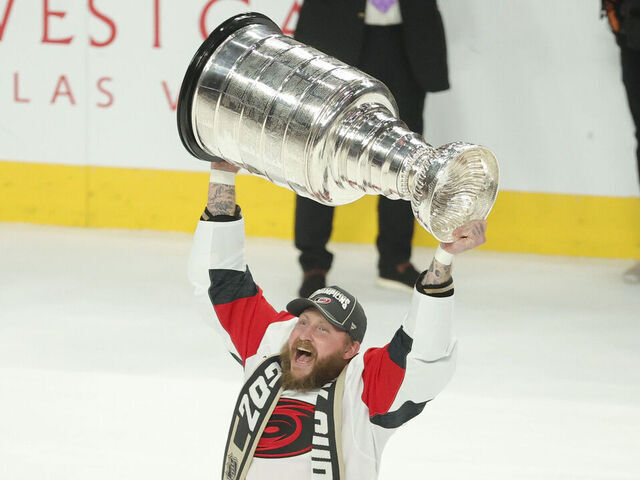 Canes' Deslauriers inks 2-year extension at Cup parade