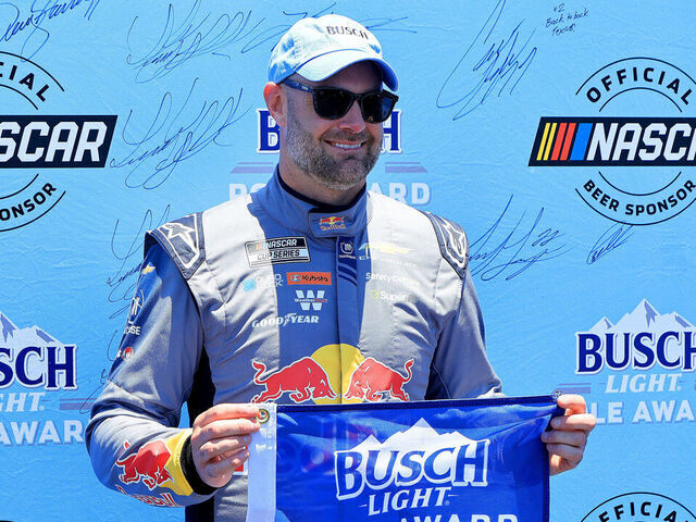 Van Gisbergen captures pole for inaugural race at Naval Bas…