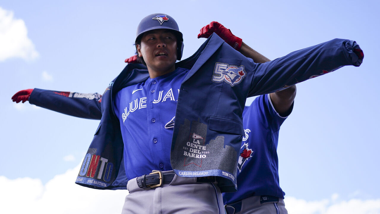 CHICAGO, ILLINOIS - JUNE 20: Kazuma Okamoto #7 of the Toronto Blue Jays puts on the home run jacket after hitting a three-run home run in the eighth inning against the Chicago Cubs at Wrigley Field on June 20, 2026 in Chicago, Illinois.