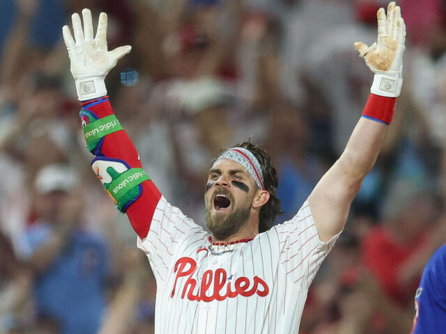 Harper hits 1st career cycle, Schwarber records 3-HR game v…