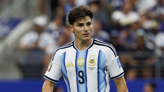 ARLINGTON, TEXAS - JUNE 22: Julian Alvarez of Argentina walks in the field during the FIFA World Cup 2026 Group J match between Argentina and Austria at Dallas Stadium on June 22, 2026 in Arlington, Texas.